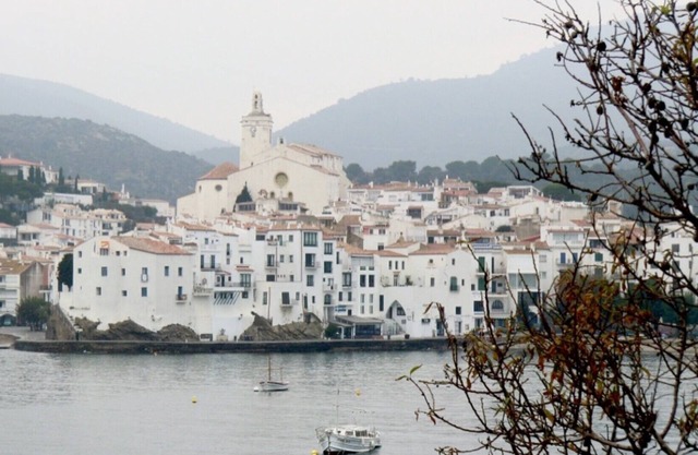 Village house between sea and mountain