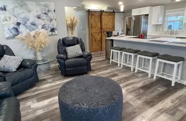 Villages Retreat Includes Golf Cart with 2 Owner LifestyleIDs and 2 Guest Passes