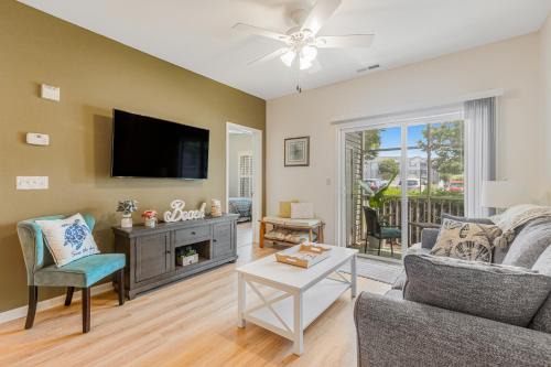 Villas at Bay Crossing - 34682 Villa Cir, Unit #4105
