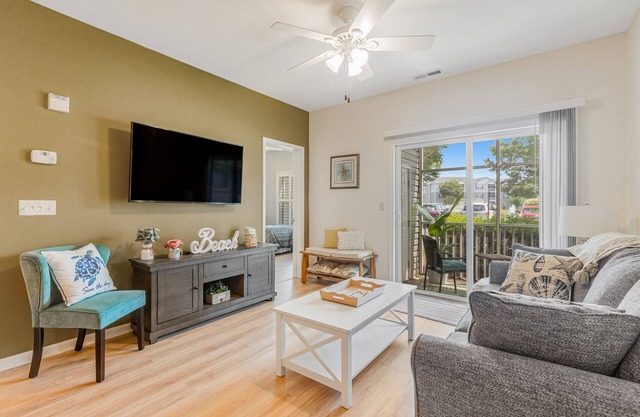 Villas at Bay Crossing - perfectly appointed with pool & patio - beaches nearby