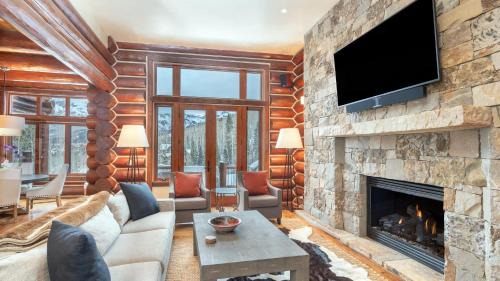 Villas At Tristant 137 by AvantStay Ski In Ski Out Home w Panoramic Views Hot Tub