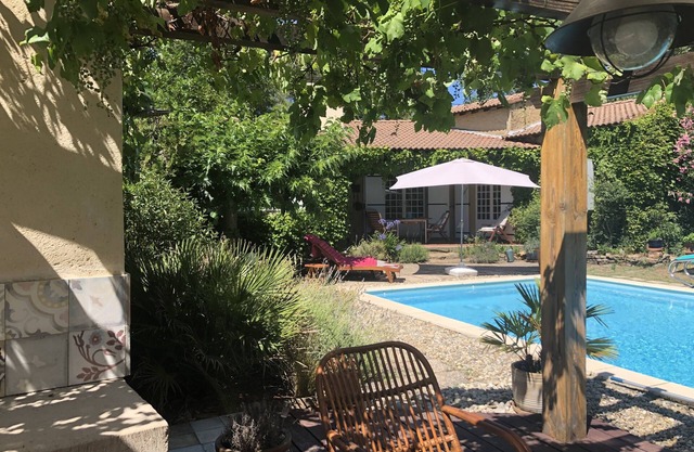 Ville Végétalisée Pour 6 Personnes .grande Piscine et Cabane Dans les Arbres