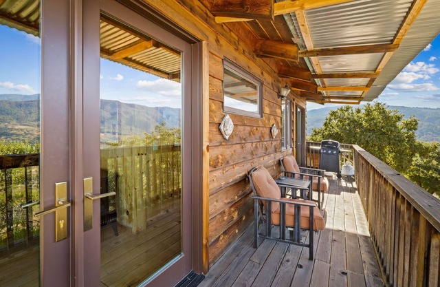 Vineyard Cottage with Stunning Views