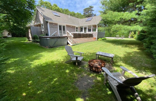 ** Vineyard Vacation Retreat ** with NEW HOT TUB