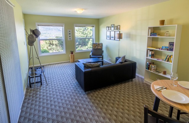 Vineyards & Lakeviews - Private Hillside Suite - 100m above Osoyoos Lake