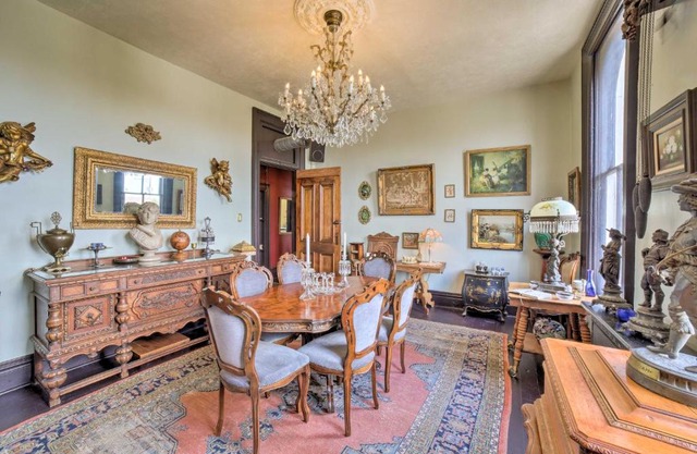 Vintage Apartment in Historic Downtown La Porte!