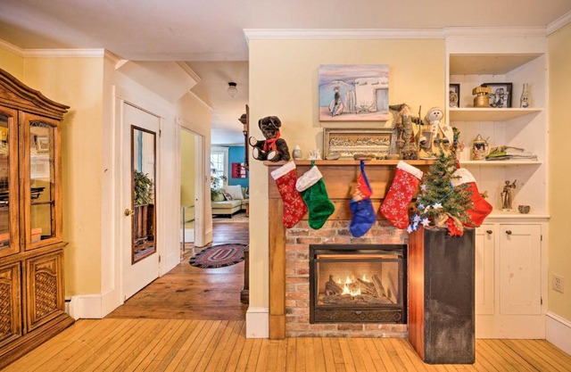 Vintage Farmhouse Near Sunday River Ski Slopes!