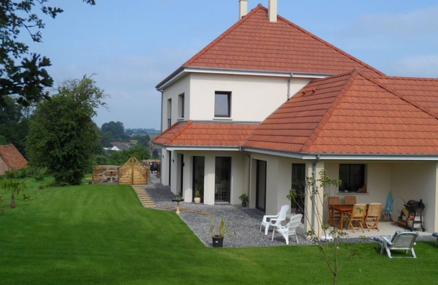 VINTAGE ROOM, THE HIGH VILLAGE in Somme Bay near ST VALERY/SOMME