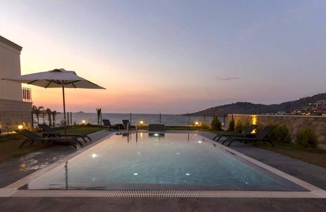 VIP luxury self catering 7 bedroom beach side private villa with private pool