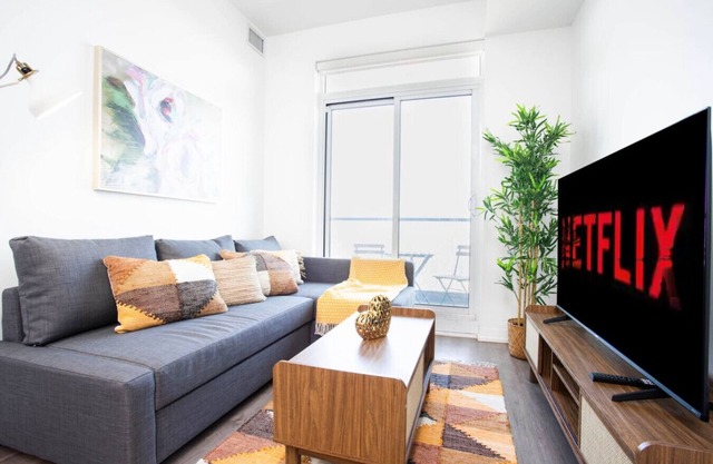 Vista Suites - 2BR - 10 min walk to Eaton Centre