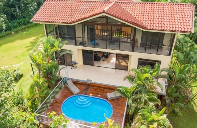 VISTA VERDE HOUSE W/POOL & WIFI