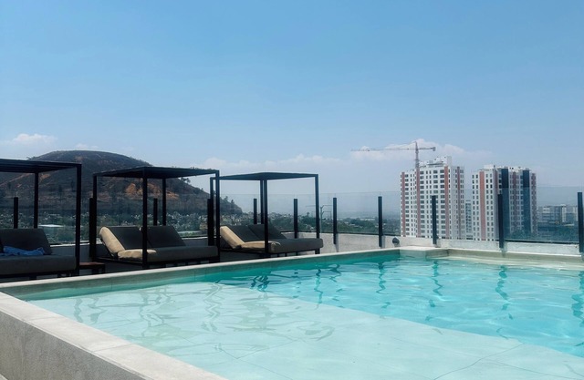 Vista Vibes Modern Apt + Rooftop Pool in GDL