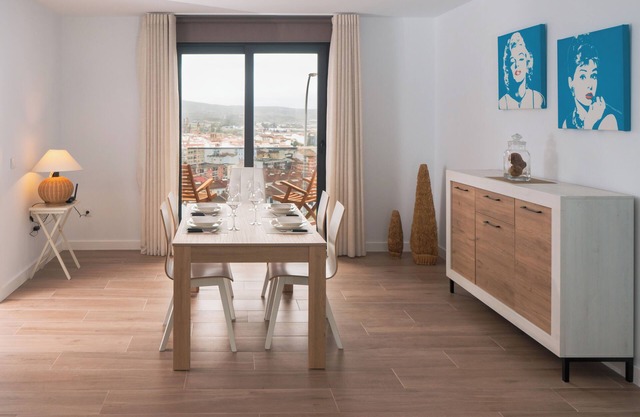 ¡vistas Increíbles y Confort en Plasencia! Apartamento con Piscina, Garaje
