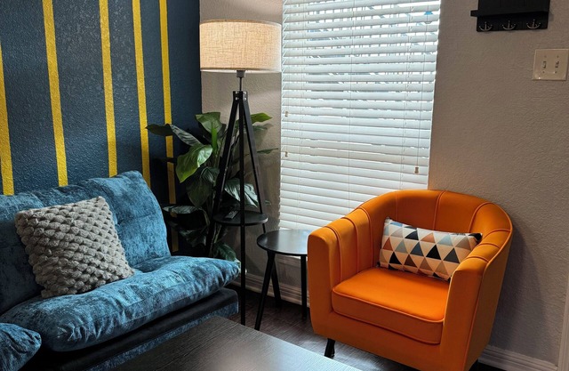 Vivid Vibes in Greater Heights, minutes from downtown Houston