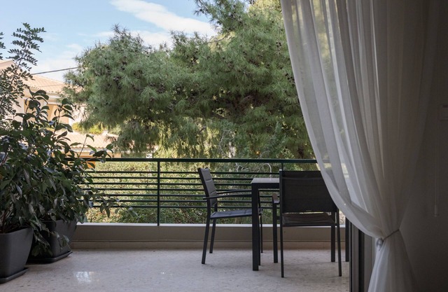Vouliagmeni Stylish Apartment