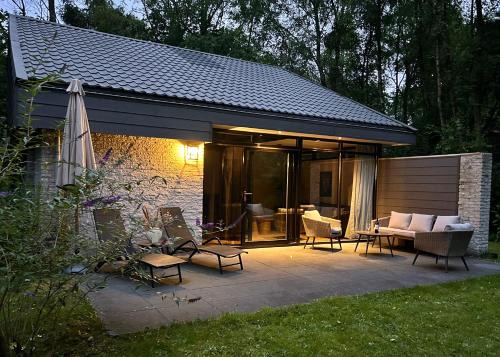 Vrijstaande luxe vakantiewoning met grote tuin, veel privacy en prachtige natuur