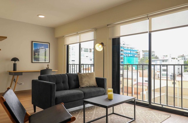 w* | Glorious 1BR w/Balcony in Miraflores