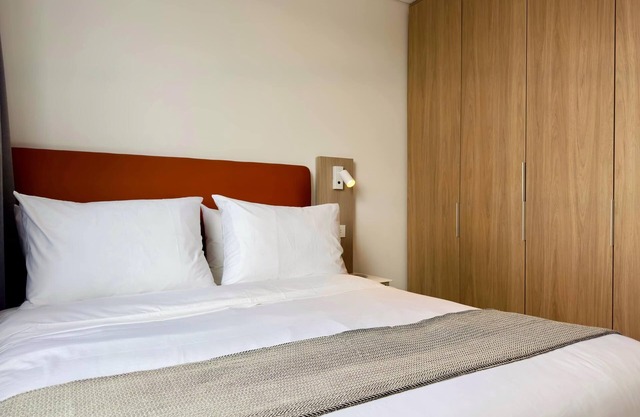 w Serene 2BR w Balcony in Santa Barbara