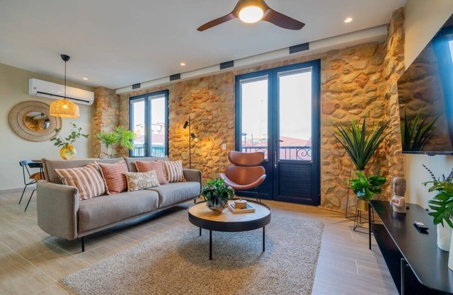w* | Urban 1BR in Casco Viejo