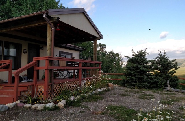 Wagon Wheel Home - Majestic Mountain Views - 15 Minutes to Glacier East Entrance