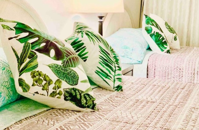 Waikiki Banyan Ocean View Apt - Free Parking