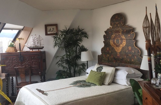 Waikiki panoramic views, beach, amenities , free parking