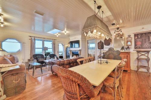 Wake Up to Waves - 3BR on the Sand