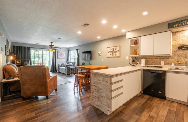 Walk-in ~ Pools Galore ~ Gated Community ~ Golf On-Site ~ FREE TICKETS INCLUDED! (HHK-7)