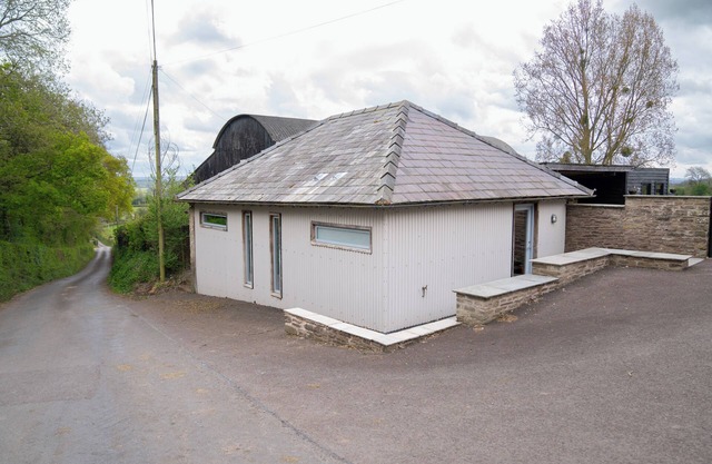 Walk & Ride Base – 20 minutes to The Wye Valley & Abergavenny