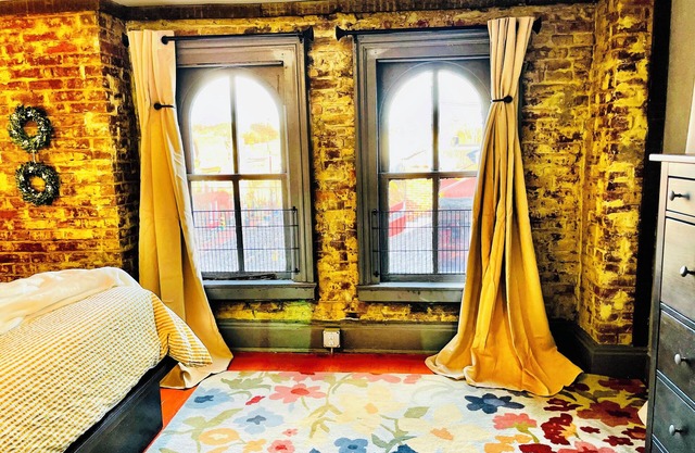 ★WALK to ACRISURE STADIUM in 10 MINS! King Beds, FREE Park