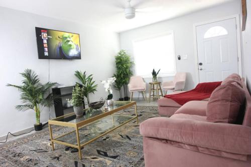 Walk To Arts District, Parks, Jet Skis & Eats