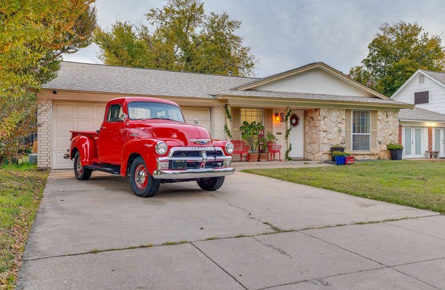 Walk to AT&T Stadium: Arlington Home w/Patio!