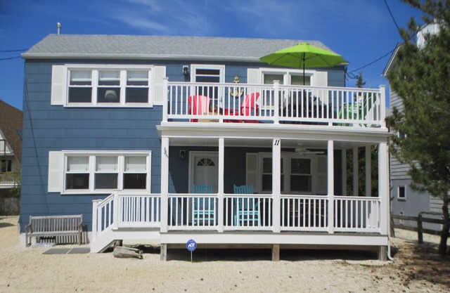 Walk to beach , bay , shopping & restaurants , Sunset Views at end of our st 1