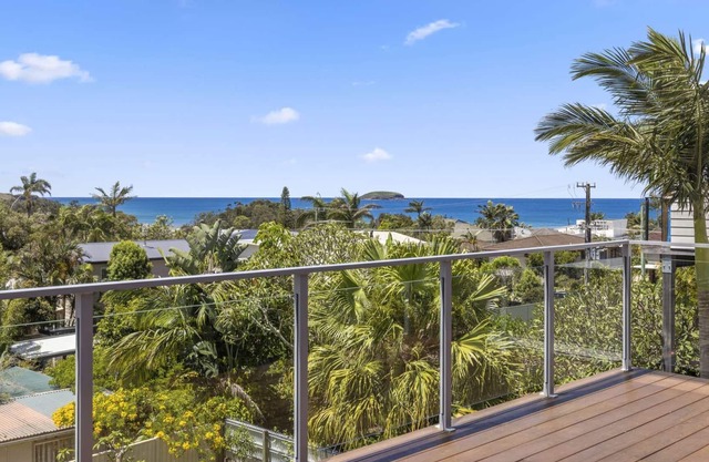 Walk to Beach, Views, Large Outdoor Fire pit, Pet-Friendly