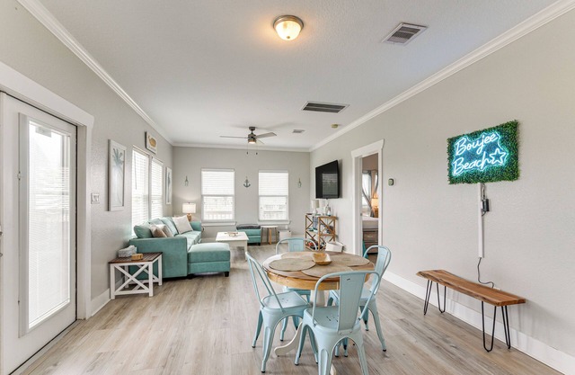Walk to Crystal Beach: Coastal Getaway w/Deck