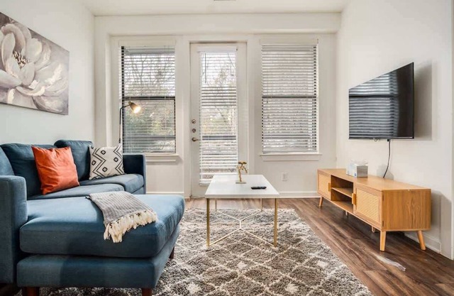 Walk to Downtown! 2BR SoCo | Pool, Parking, Gym 05