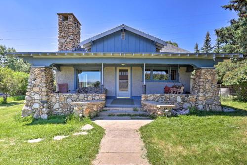 Walk to Downtown Custer Retreat with Fire Pit!