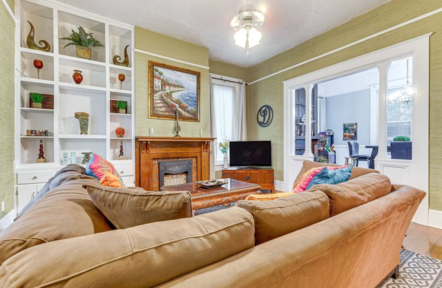 Walk to Downtown: Historic Home in Mobile