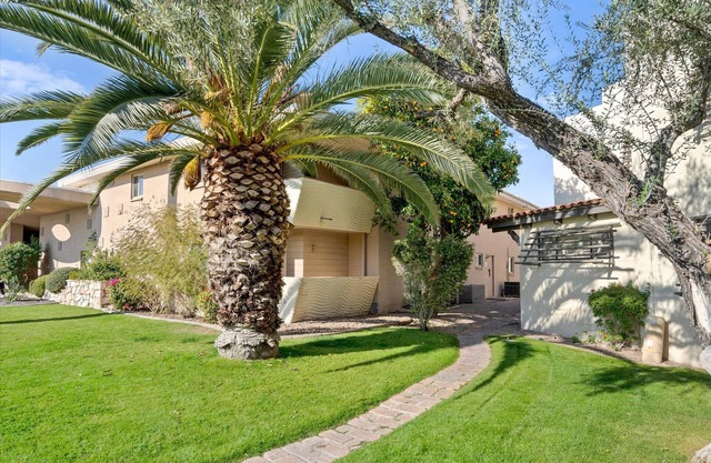 Walk to Downtown Scottsdale!