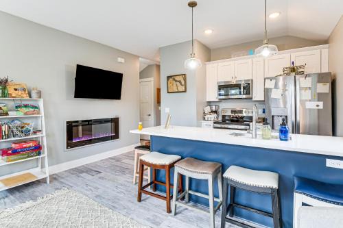 Walk to Dtwn Charlevoix Townhome with Fireplace