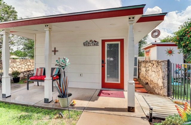 Walk to ENMU: Quiet Casita w/Pet-Friendly Yard