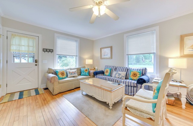 Walk to Lake Michigan: Pet-friendly Charlevoix Gem