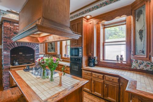 Walk to Lawrenceburg Square Home for Large Groups