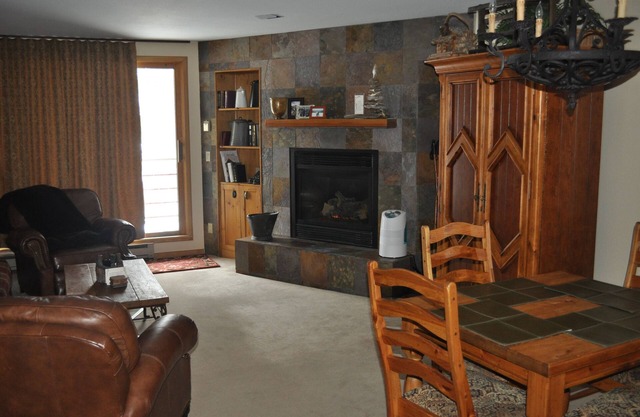 WALK TO LIFTS LG 1 BR INDOOR POOL & Hot Tub, Awesome ski mountain views!