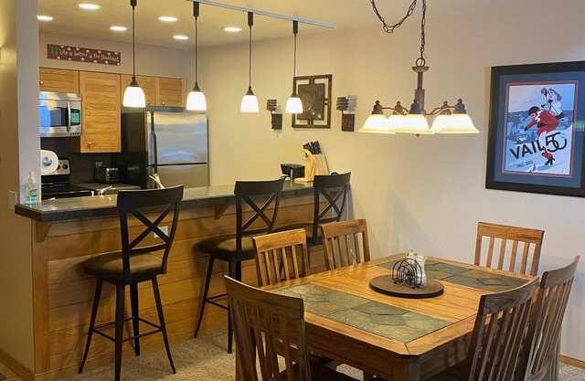 Walk to Lifts, Mtn View, Indoor Hot Tub and Pool, Underground Parking!