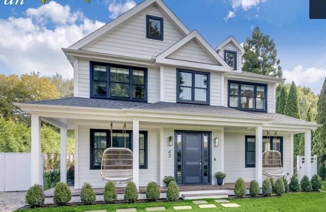 Walk to Ocean Beach & Town from NEW 6 Bedroom Home on Hedges Lane