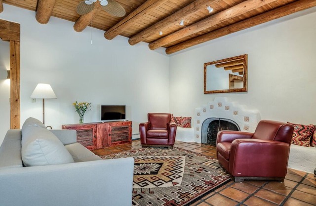 Walk to Plaza, A/C, Deck, Fireplace, Close to Ski