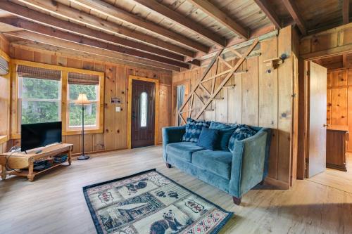 Walk to the Lake! Lower Peninsula Cabin Retreat