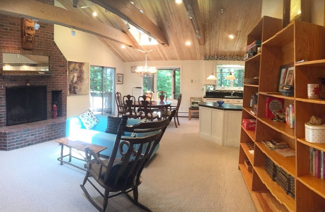 Walk to the village 6bed 4bath sleeps 15; newly renovated with 2 skylights.