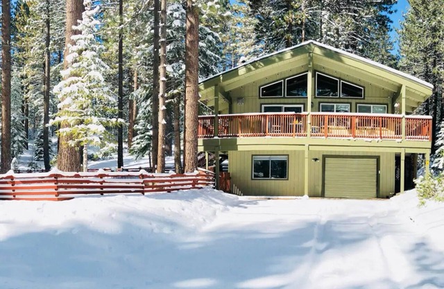 Walk to Trails,10 min Downtown & Heavenly! Quiet South Lake Tahoe Chalet.